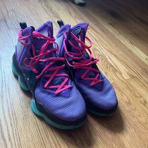 LeBron XIX Sneakers